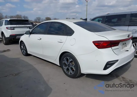 2021 Kia Forte Lxs z USA, uszkodzony, nr VIN 3KPF24AD9ME330892